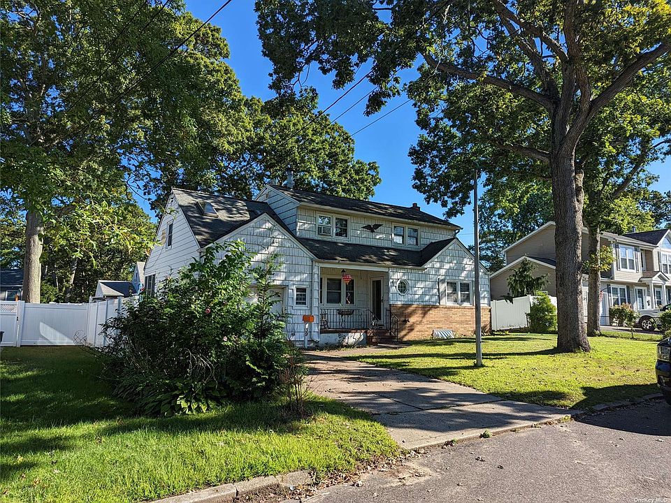 2nd image of 39 Cornell St