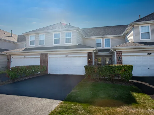 1818 Golden Gate Ln #4, Naperville, IL 60563