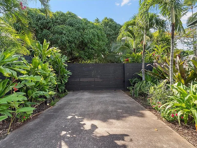 33 Hana Hwy — Photo 31