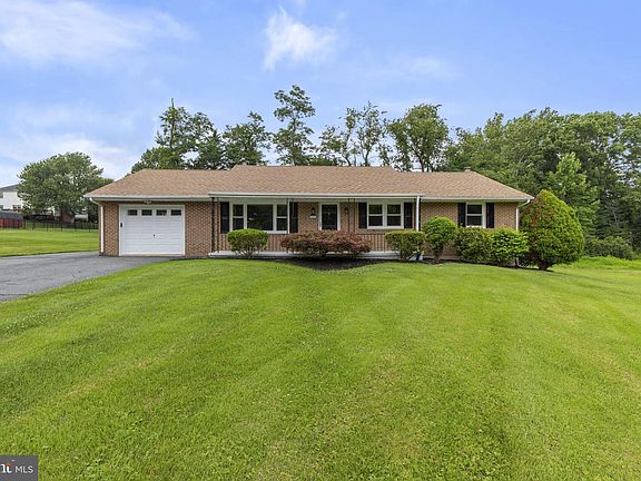 2nd image of 527 Stratford Rd