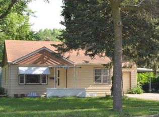 1920 W 33rd St, Sioux Falls, SD 57105