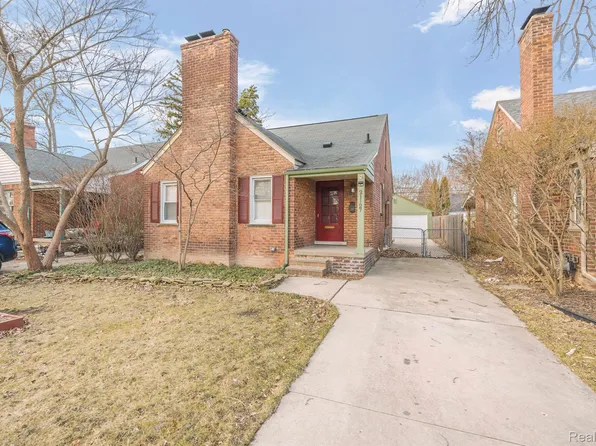 21127 Hunt Club Dr, Harper Woods, MI 48225