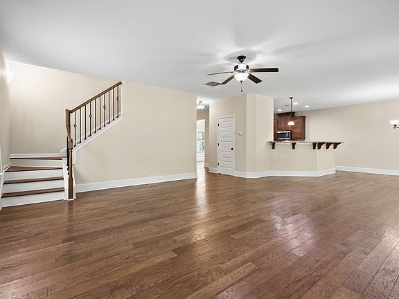 5th image of 1177 Weatherford St