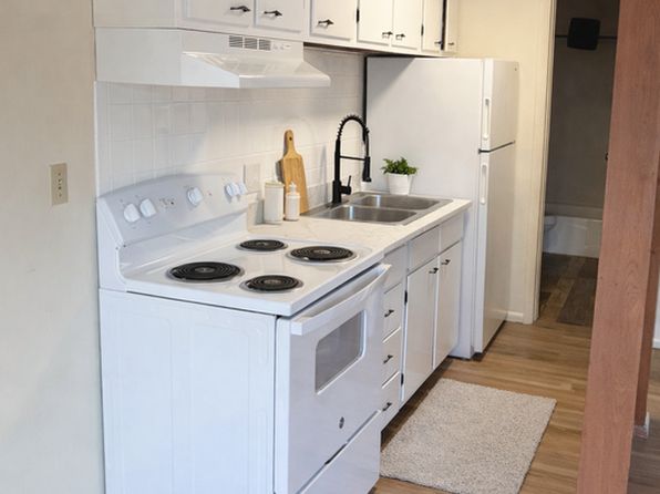 2006 W Woodriver Dr APT 11