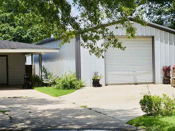 3rd image of 1577 Alamo St