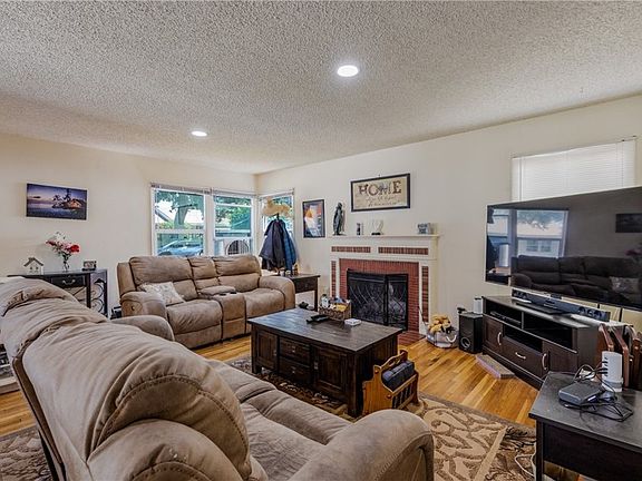 4th image of 659 Courtland Dr