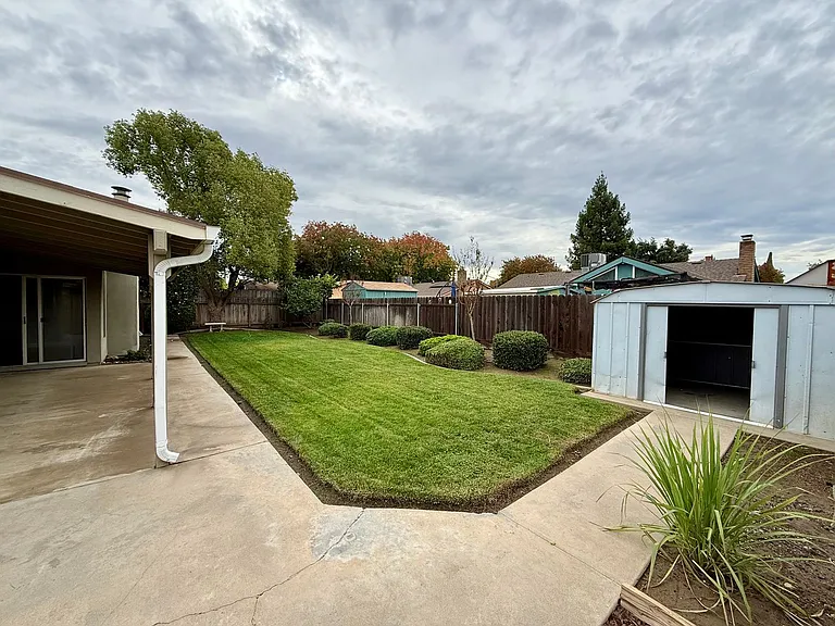 1405 Fransen Ln — Photo 37