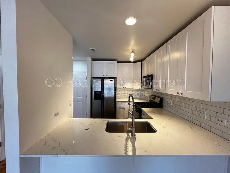 657 W Fulton St #402 — Photo 7