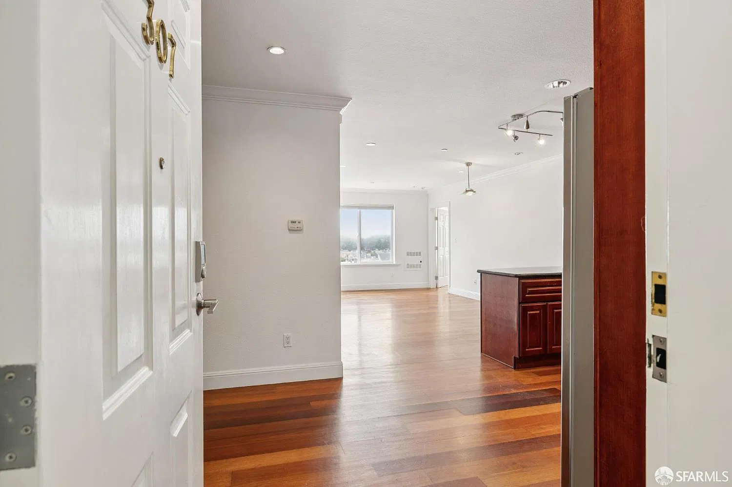2 bed, 2.0 bath, 976 sqft, $4,500 — Photo 1