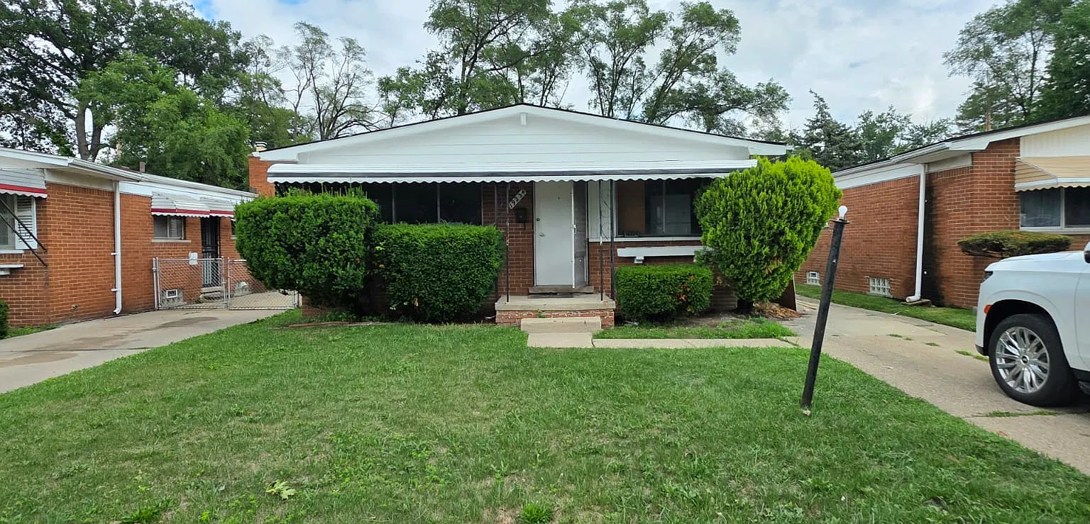 3 bed, 1.5 bath, 974 sqft, $1,350 — Photo 1