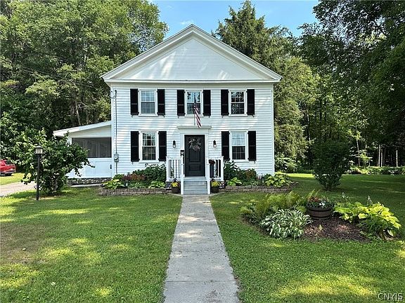 2nd image of 102 Russia Rd