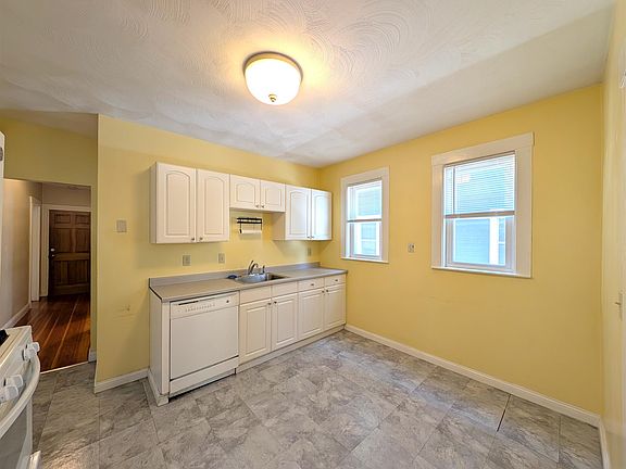 3rd image of 79 Conwell Ave #1