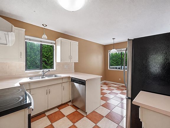4th image of 976 Hosmer Ct