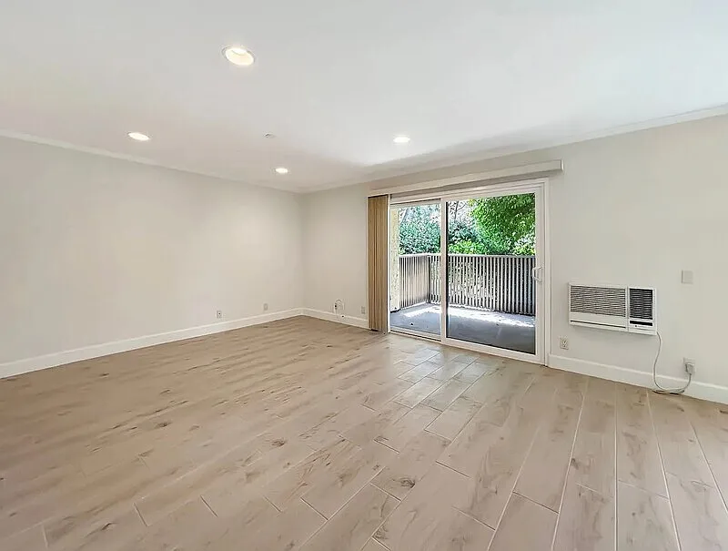 2 bed, 2.0 bath, 978 sqft, $2,100 — Photo 3