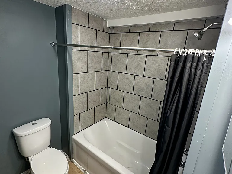 1945 W 11th St #3 — Photo 8
