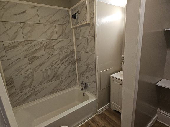 3rd image of 333 S Gardiner Ave #Ave2
