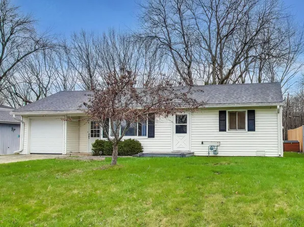 239 Maplewood Dr, Antioch, IL 60002