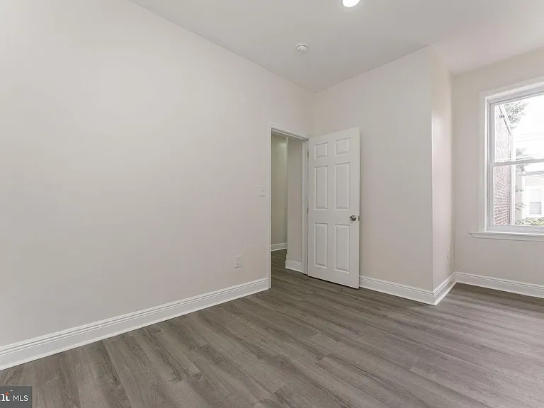 5426 Webster St — Photo 21