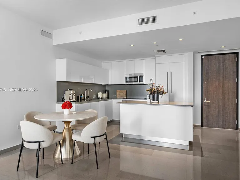 88 SW 7th St #809 — Photo 6