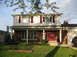 32512 Cambridge Dr, Warren, MI 48093
