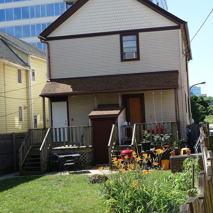 2nd image of 1105 Emerson St