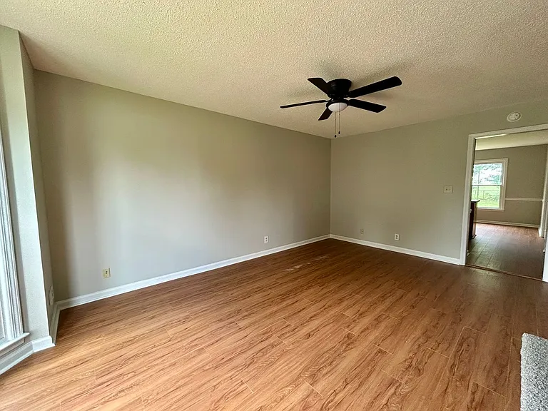 1225 Cobblestone Ln — Photo 5