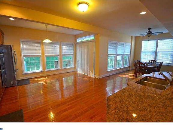 5th image of 3162 Woods Edge Dr