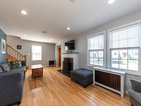 5th image of 127 Wilson St