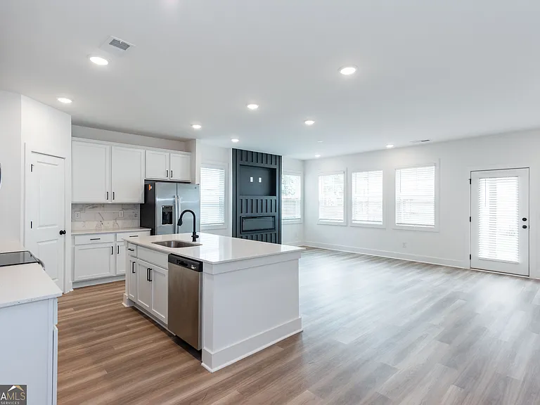 3140 Marabella Cir — Photo 6