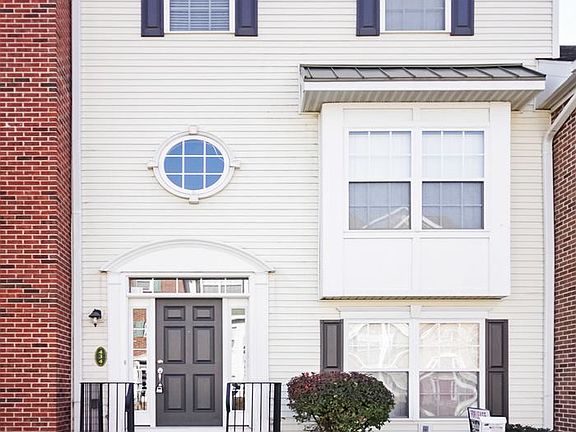 2nd image of 434 Abbey St