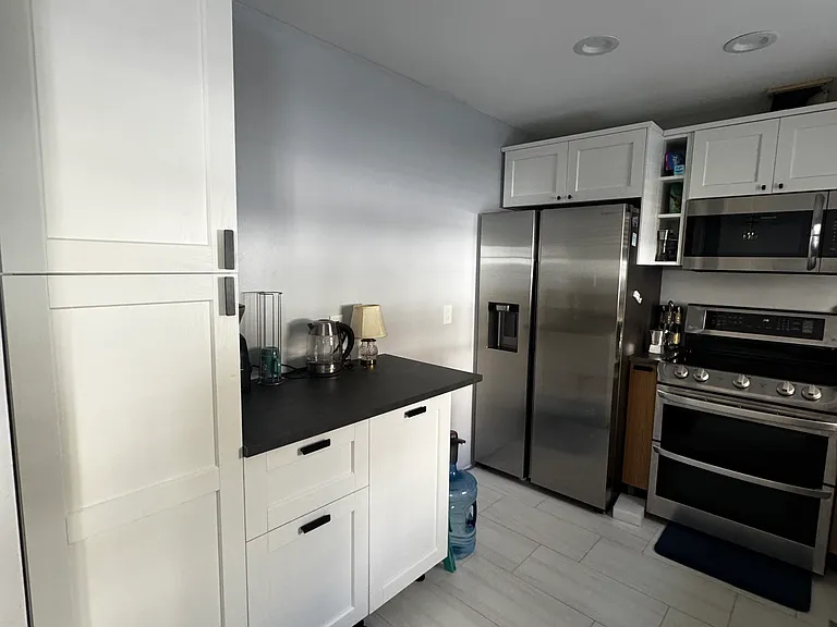 529 Essex St — Photo 11