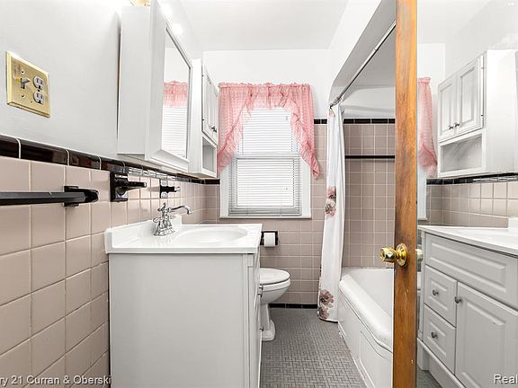 3rd image of 8268 Riverdale St