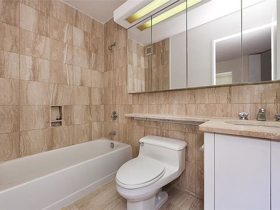3rd image of 415 E 37th St APT 20D