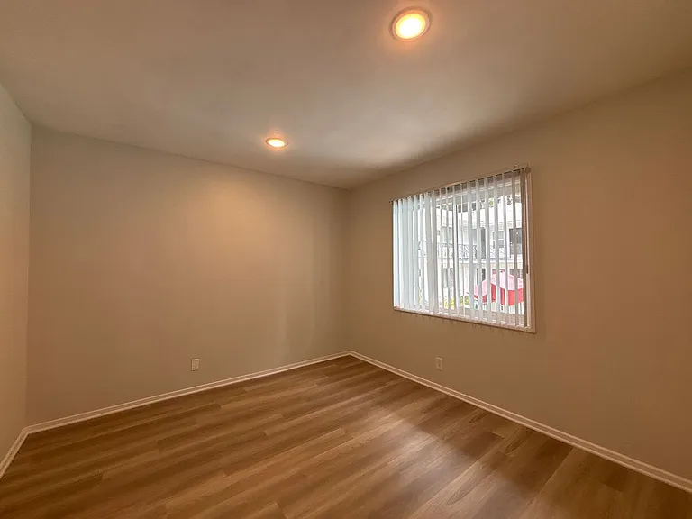 7044 Lanewood Ave — Photo 38