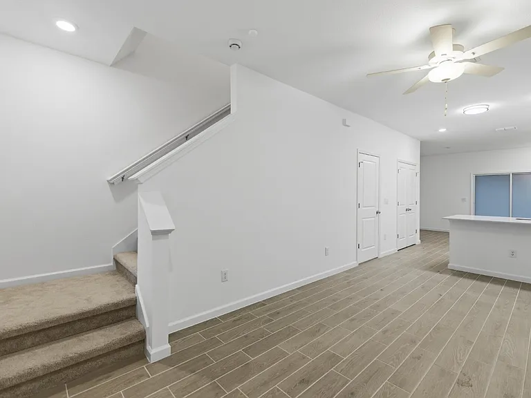 3409 SW 34th Avenue Cir #9 — Photo 3