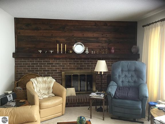 4th image of 4365 Hillcrest Dr