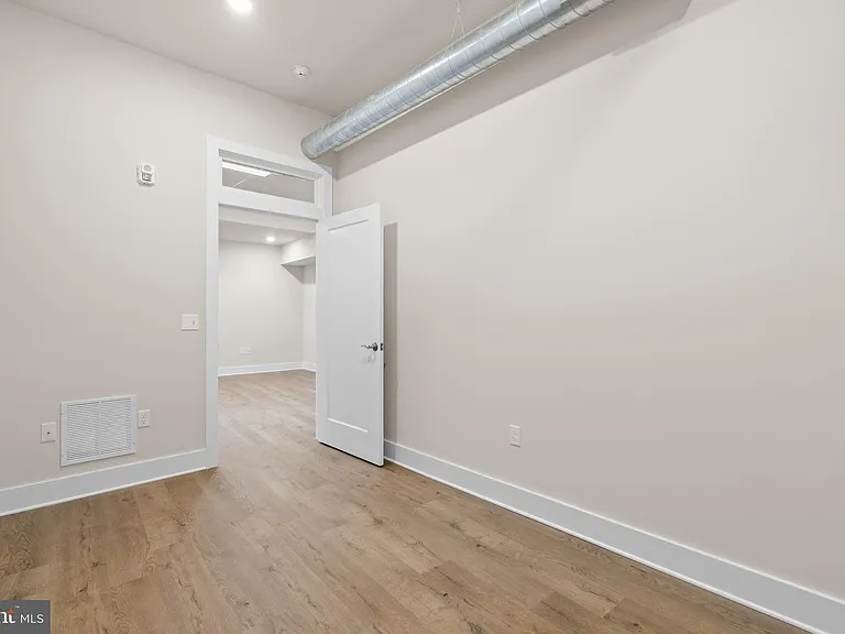 30 W Broad St #5 — Photo 27