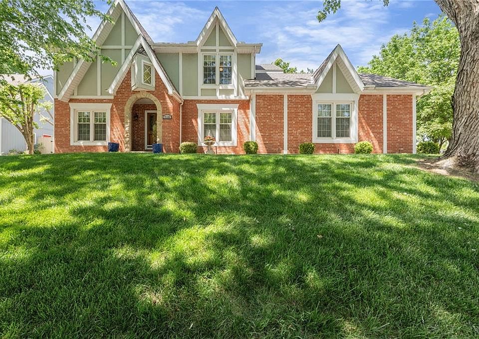 1st image of 7648 N Lucerne Ct