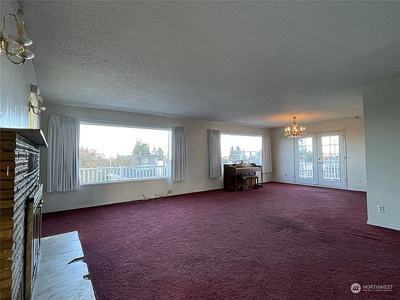 4th image of 411 E Lopez Ave