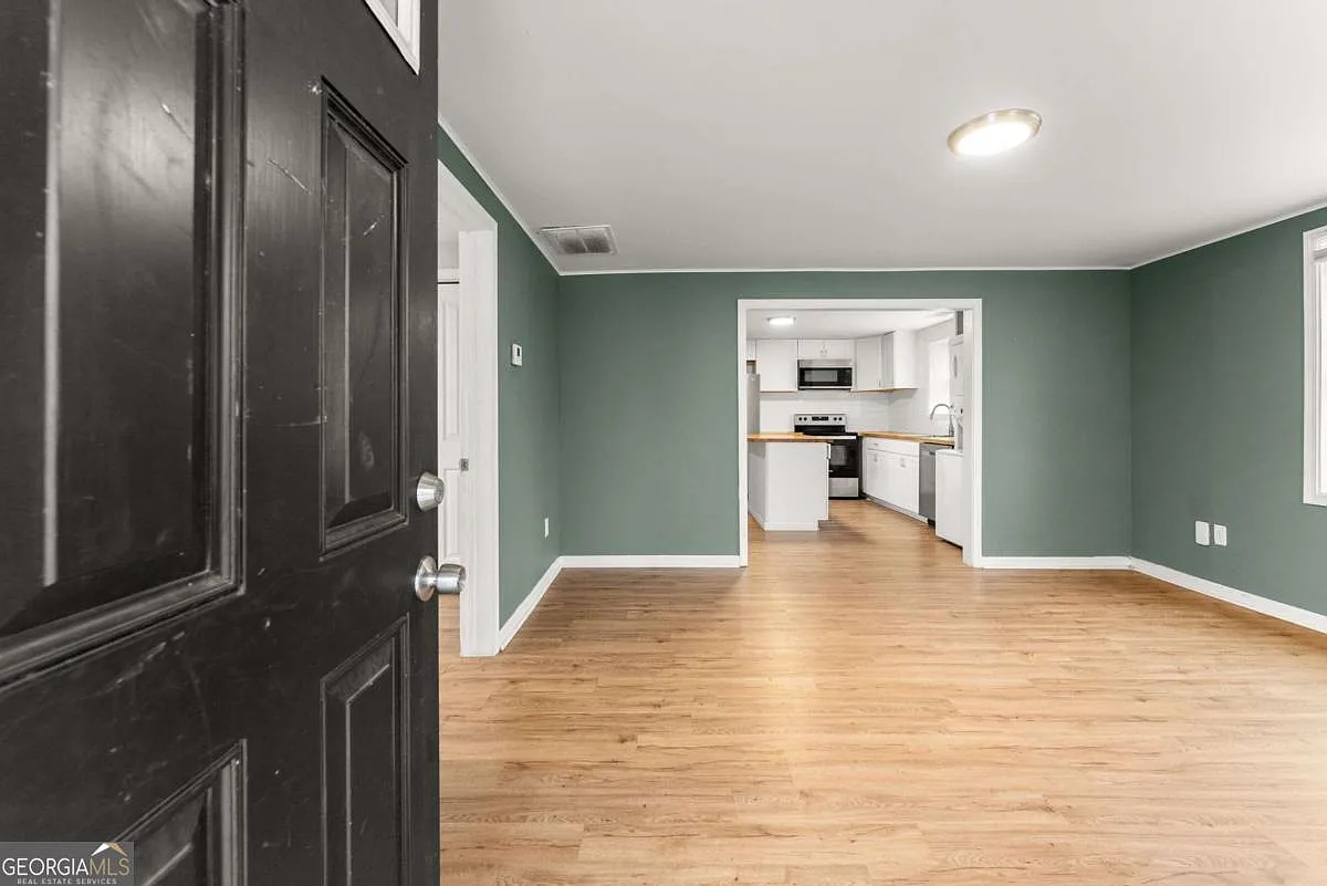 2 bed, 1.0 bath, 840 sqft, $1,575 — Photo 2
