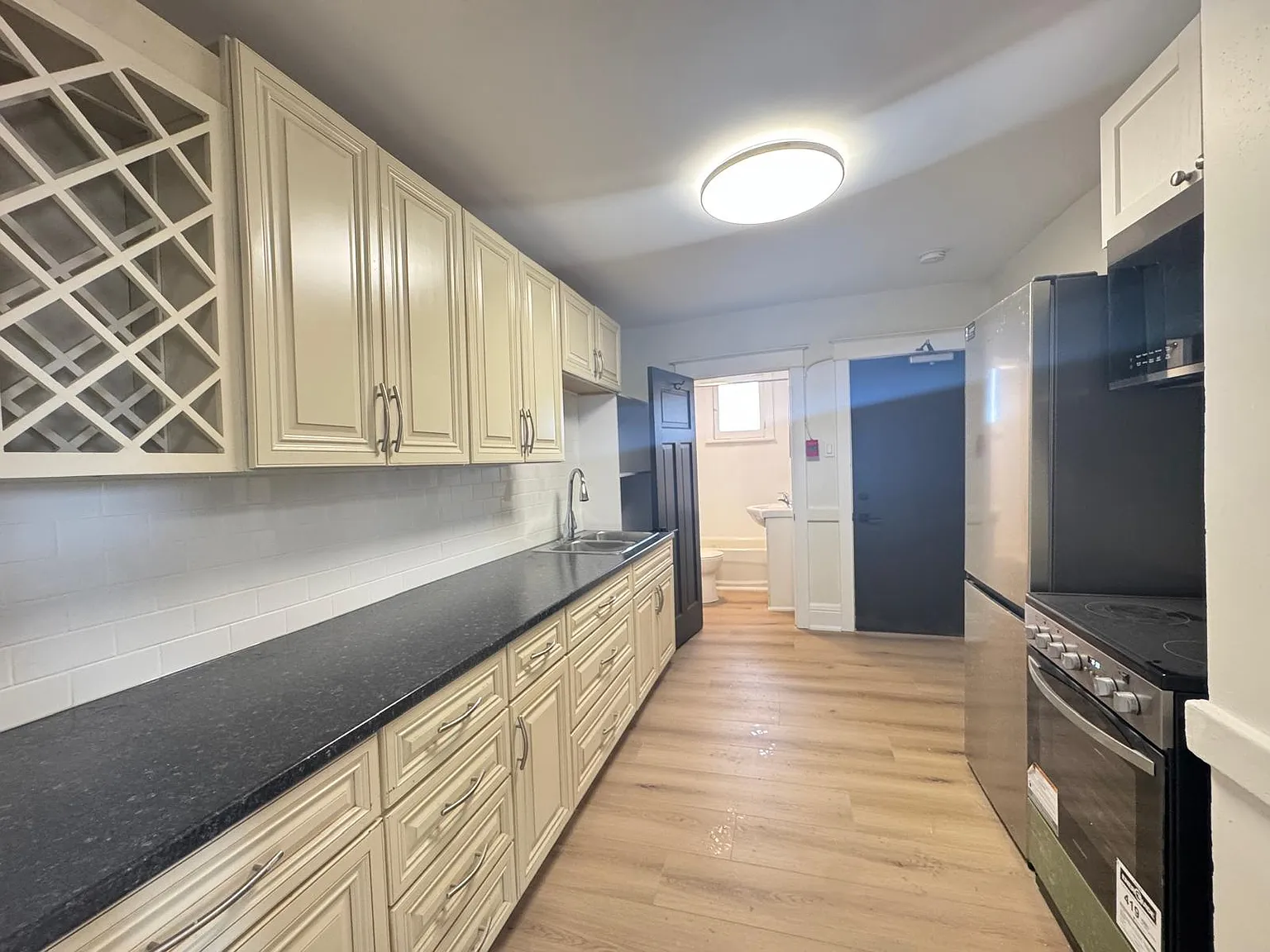 931 Main St East — Photo 3