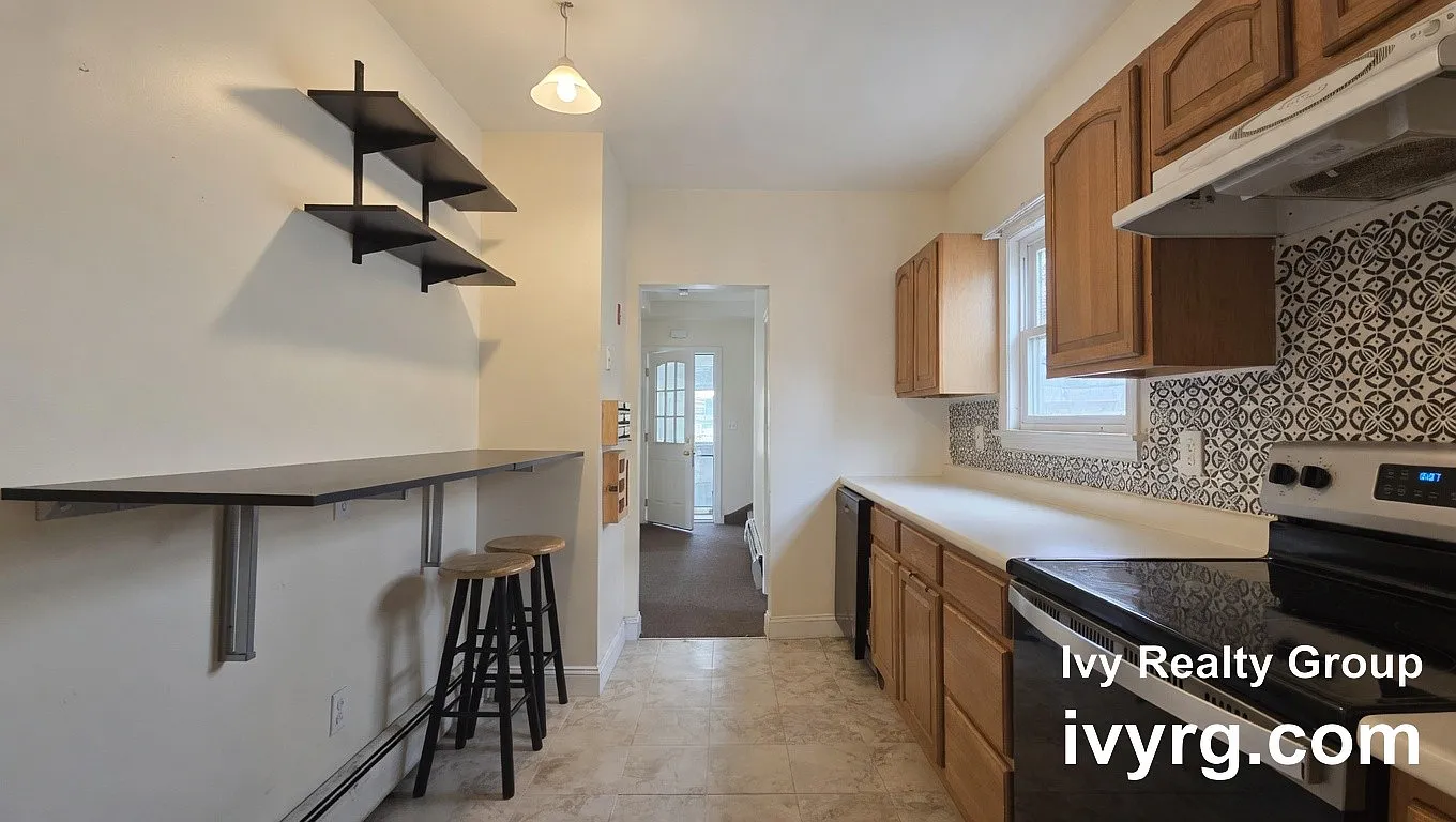 3 bed, 1.5 bath, 1181 sqft, $3,600 — Photo 3