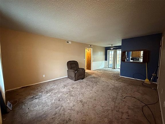 3rd image of 11421 N May Ave APT A