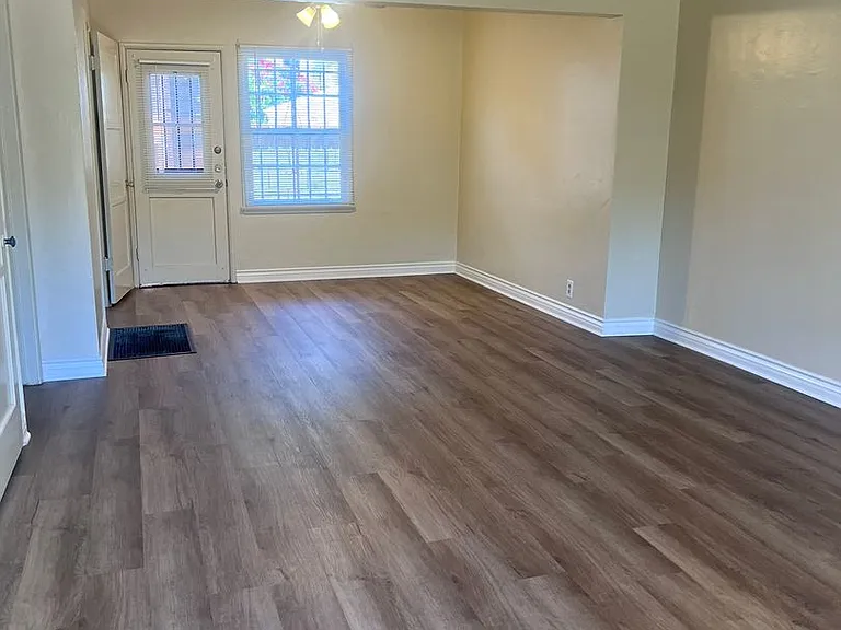 2386 Magnolia Ave — Photo 4