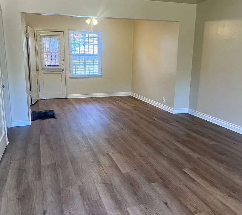 2386 Magnolia Ave