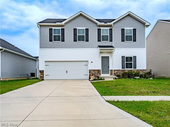 421 River Run Dr, Elyria, OH 44035