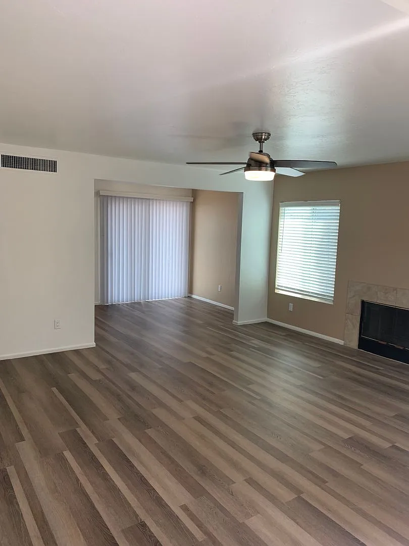 Spacious 2 Bedroom Townhome Available With Washer And Dryer In Unit! First 2 Months Half Off!! — Photo 3