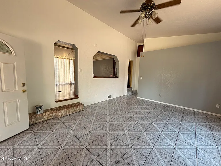 12760 Crisantemo Dr — Photo 2