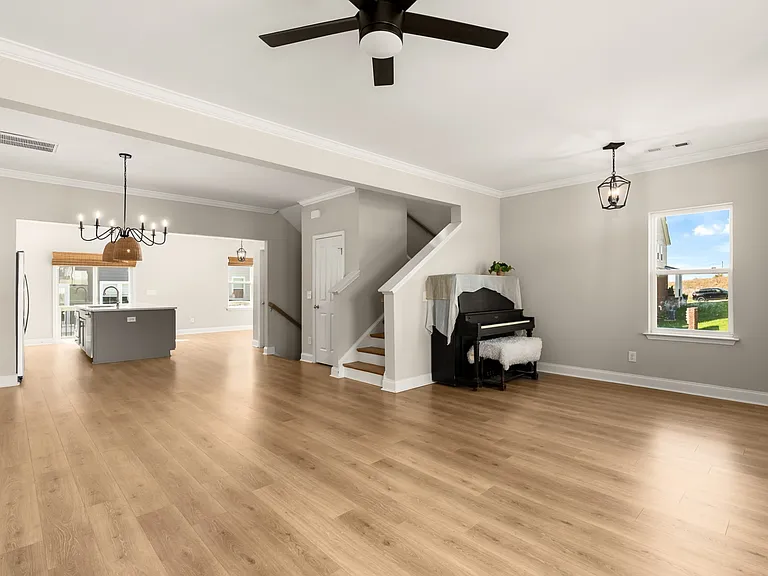 134 Buckfast Ln — Photo 4