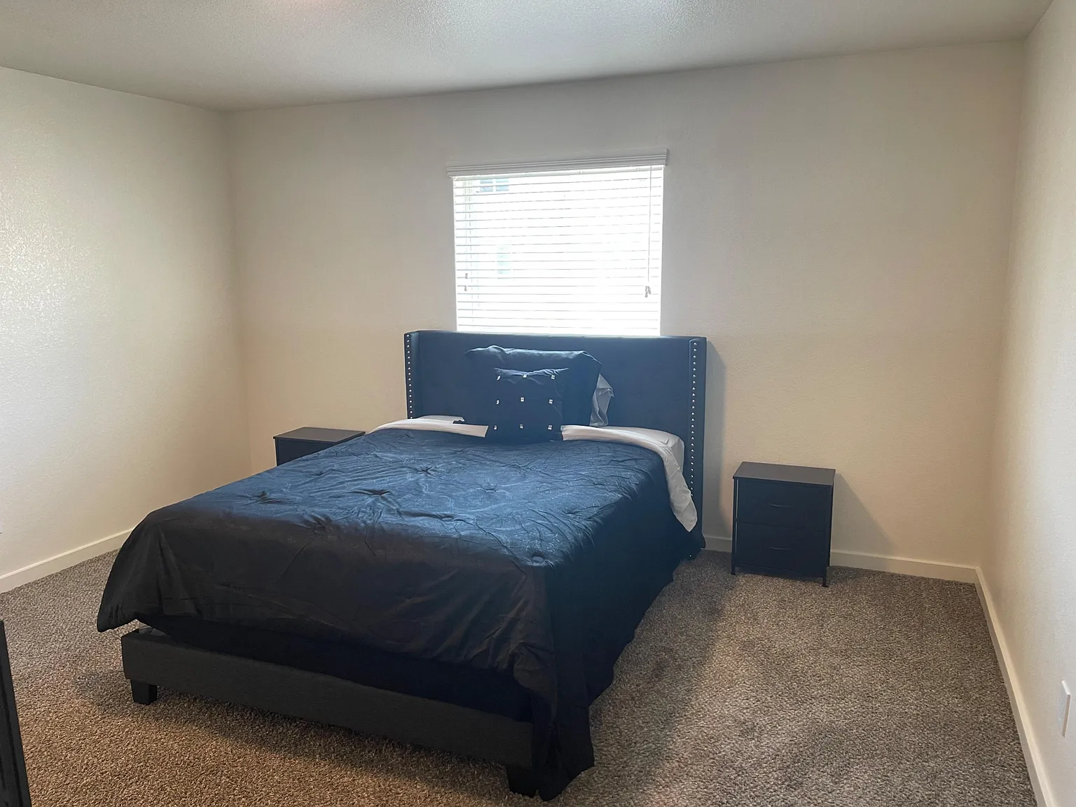 3 bed, 2.5 bath, 1688 sqft, $1,390 — Photo 3
